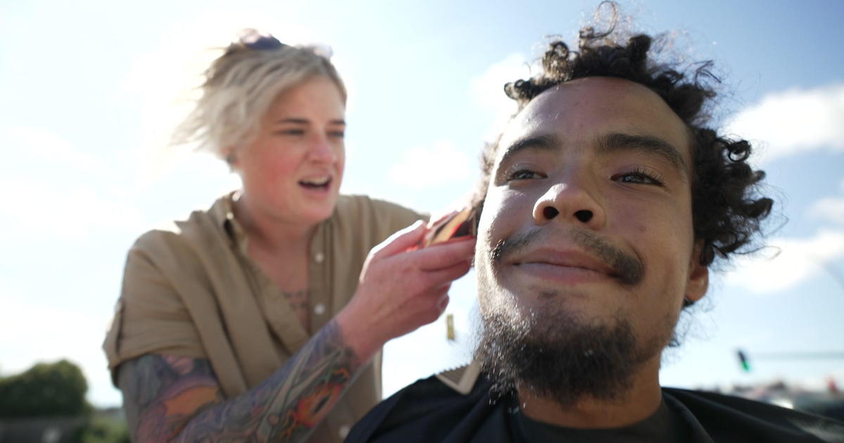 Life-changing experience leads Minneapolis woman to offer free haircuts to homeless