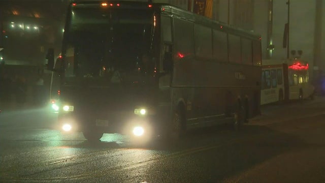 migrant-bus-arrives-in-philadelphia-at-30th-street-station.jpg 