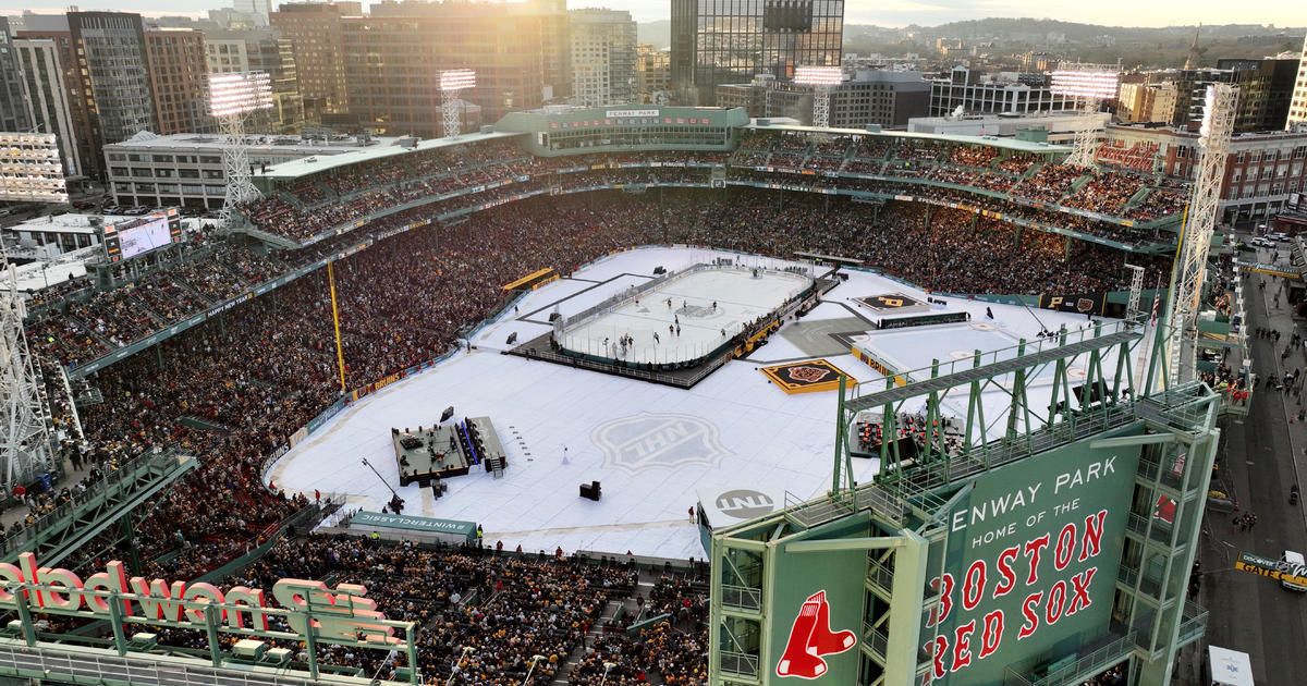 Boston Bruins strike late to edge Penguins in Winter Classic