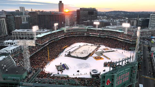 Check out some of the best pictures from the Winter Classic between Bruins  and Penguins at Fenway Park - CBS Boston