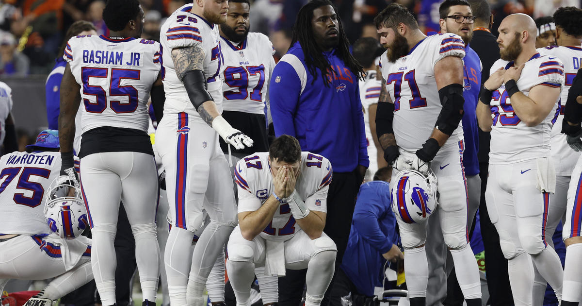 Eagles send prayers after Bills' Damar Hamlin collapses on field - CBS  Philadelphia