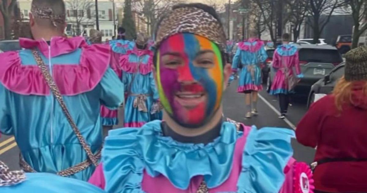 Doctor in Mummers costume helps save man's life during Eagles game