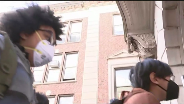 students-back-in-school-in-camden-and-philadelphia-with-masks-on-covid-flu-rsv.png 