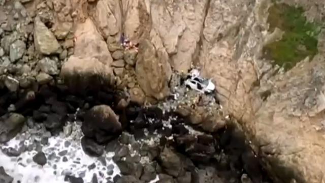 cbsn-fusion-4-rescued-after-tesla-plunges-off-cliff-in-california-thumbnail-1594703-640x360.jpg 