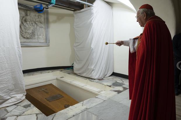 pope-benedict-buried.jpg 