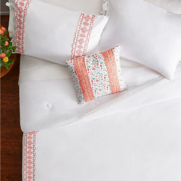 GamerCityNews pioneer-woman-comforter-set Walmart is practically giving away this 18-piece The Pioneer Woman mixing bowl set at its New Year's sale 