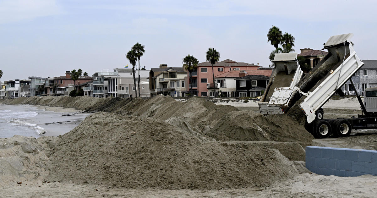 redondo-beach-sees-huge-waves-as-rain-high-surf-cause-flooding-in