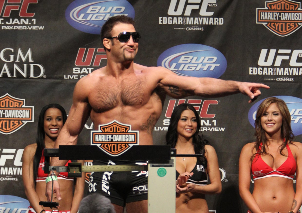 UFC 125 Weigh-in 