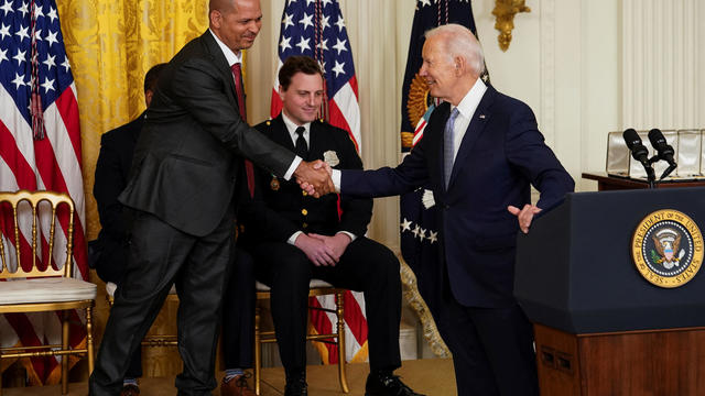 President Biden honors people during White House ceremony marking Jan. 6 anniversary 