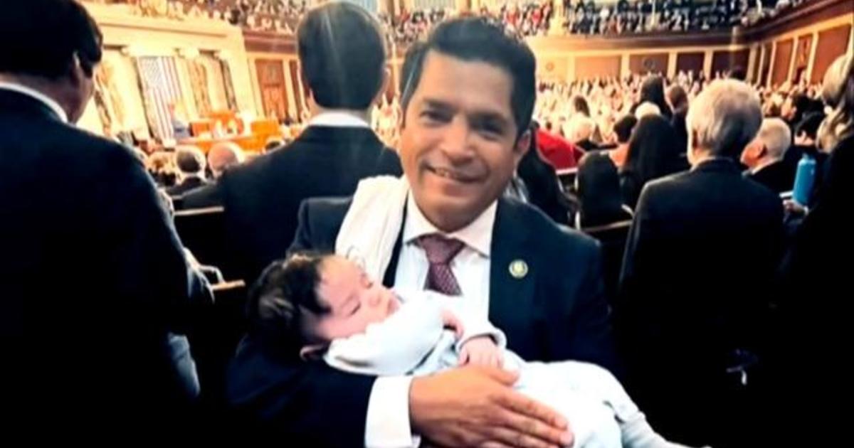 Rep. Jimmy Gomez babysits son amid Congressional chaos