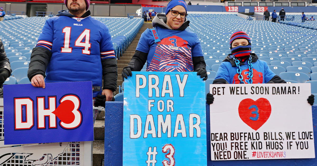 Buffalo Bills safety Damar Hamlin prays before playing against the  Indianapolis Colts in Saturday's preseason game at Highmark Stadium. It…