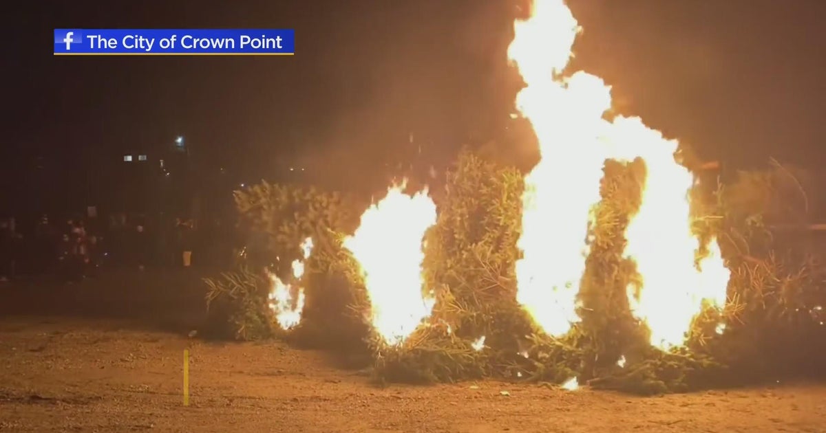 Crown Point, Indiana hosts Christmas tree bonfire celebration CBS Chicago