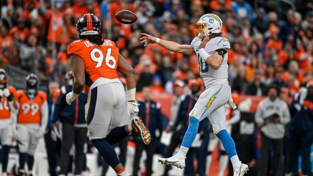 Russell Wilson, Denver Broncos beat Justin Herbert, playoff-bound Chargers  31-28 