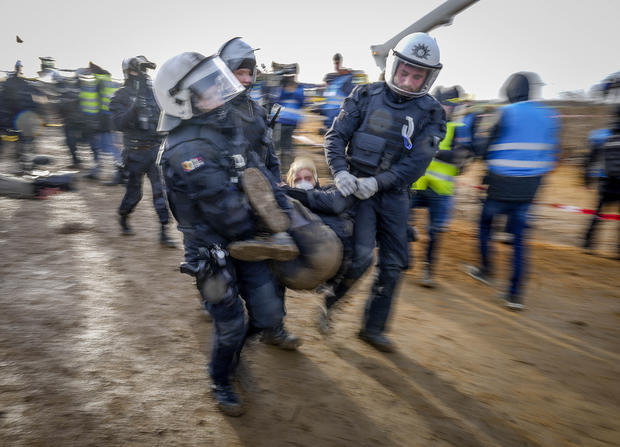 Climate activists clash with police as German ghost town set to be engulfed by coal mine<br>
