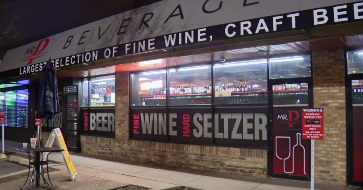 Smashandgrab burglary at Wicker Park liquor store CBS Chicago