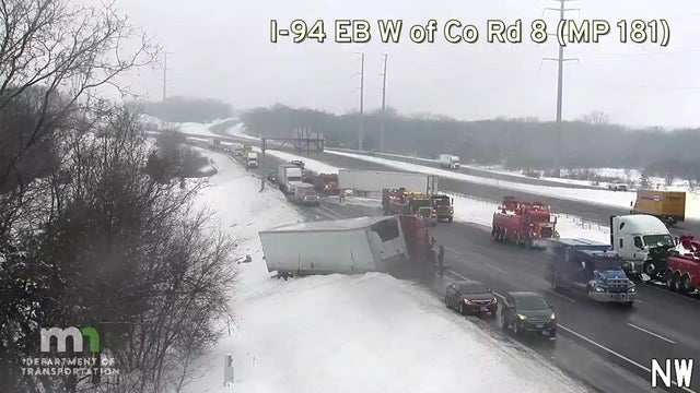 10p-vo-semi-crash-wcco2nam.jpg 