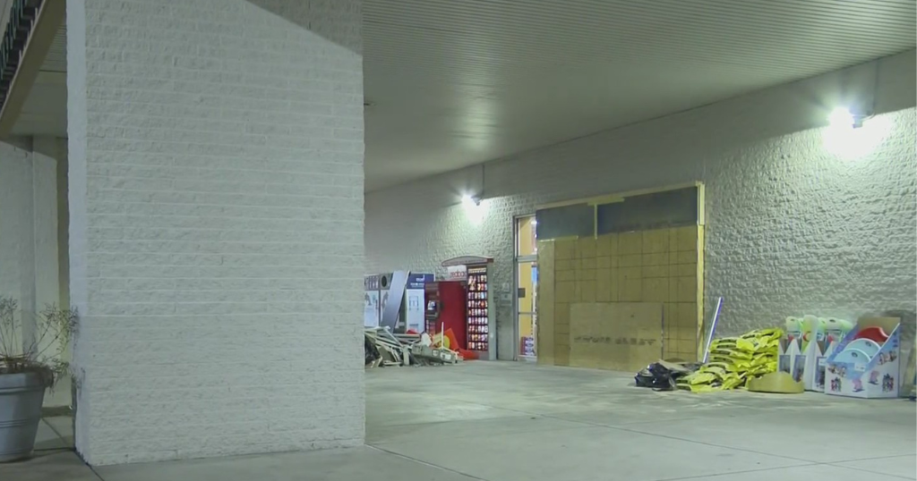 Big rig truck rolls backward, slams into New Kensington Giant Eagle