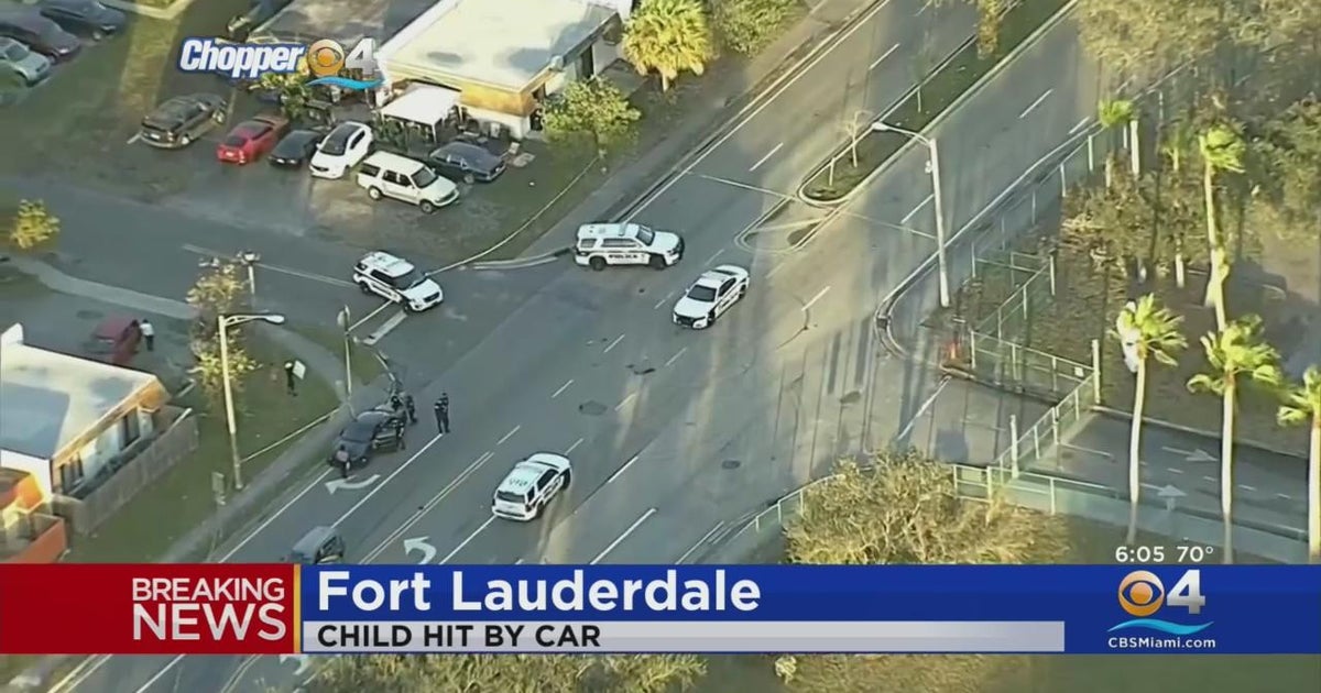 Fort Lauderdale police investigating after child struck by car - CBS Miami