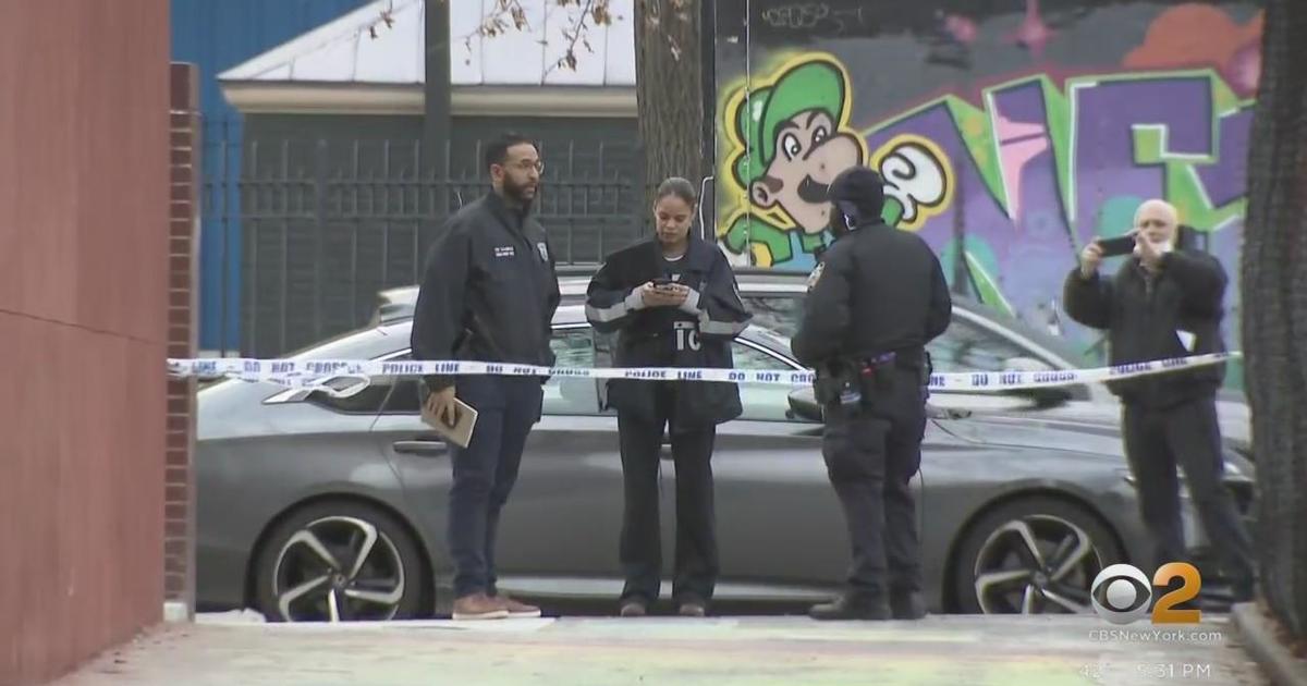 Police: Teenager Stabbed At Basketball Court In The Bronx - CBS New York