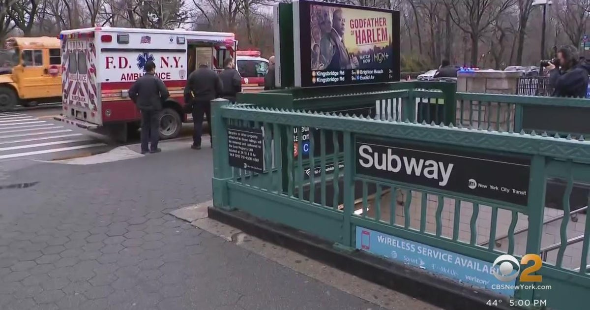 Police investigating 2 separate subway attacks in Manhattan - CBS New York