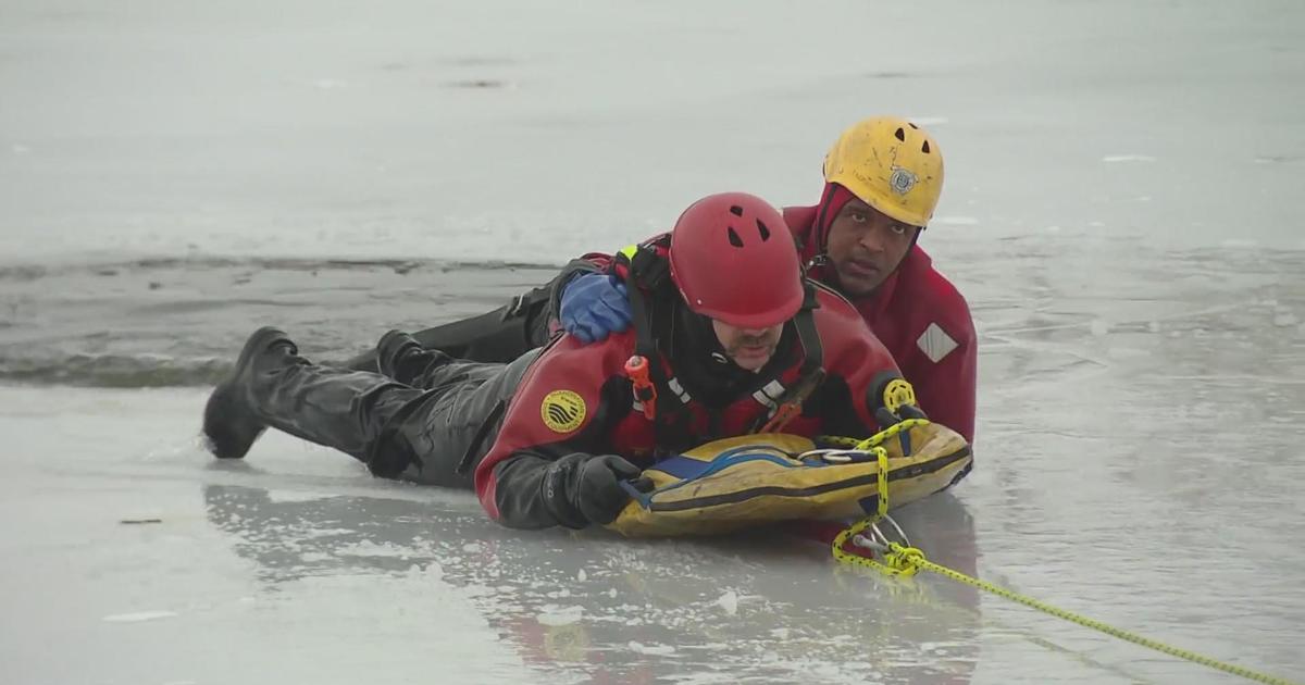 Denver Fire Department Crews Train For Icy Rescues But Still Urges Stay Off The Ice Cbs 9573