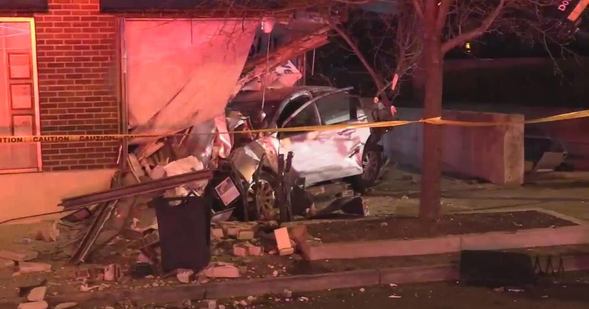 Chicago crash: 2 injured after car fleeing police hits 5 parked cars in  Marquette Park, Illinois State Police say - ABC7 Chicago