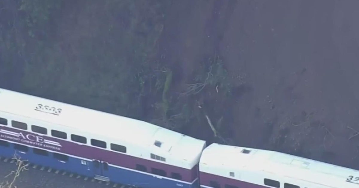 Train hit by mudslide in Alameda County