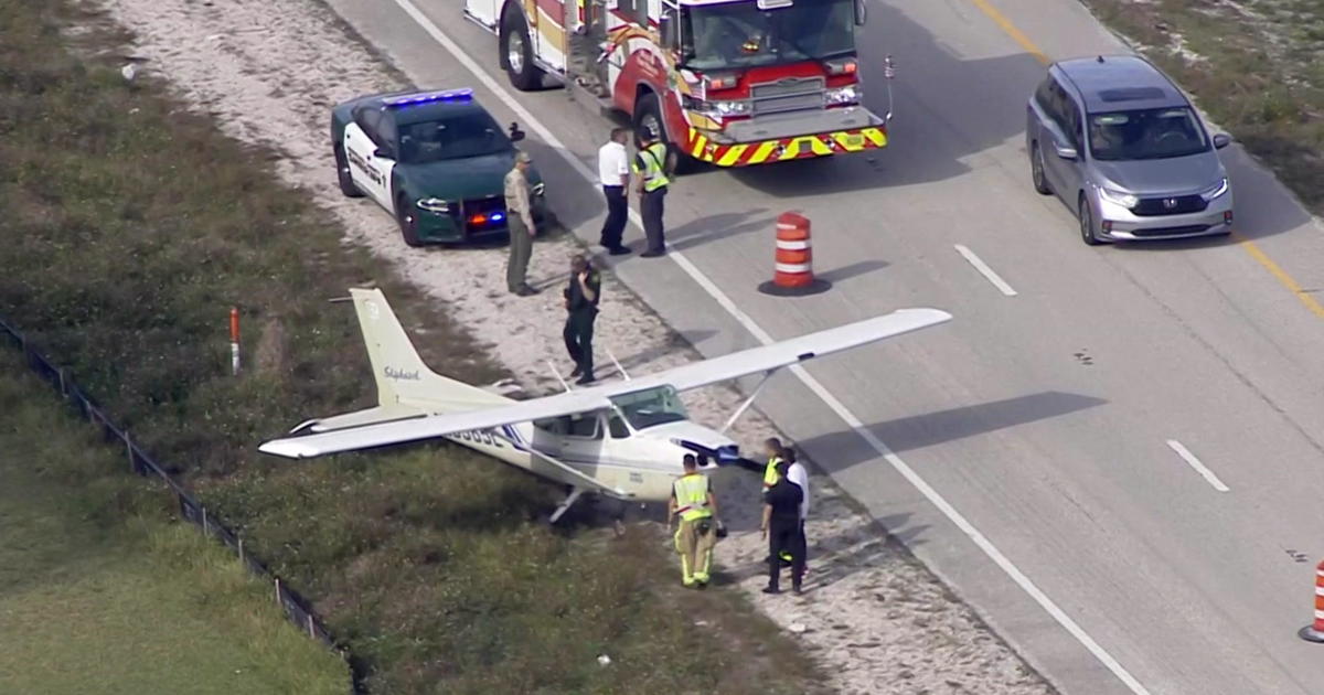 Little aircraft tends to make unexpected emergency landing on US 27 in western Broward