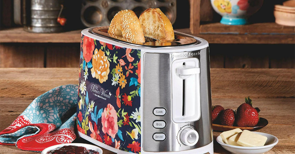 Today’s Walmart kitchen deal: People are going nuts over this gorgeous $20 The Pioneer Woman toaster