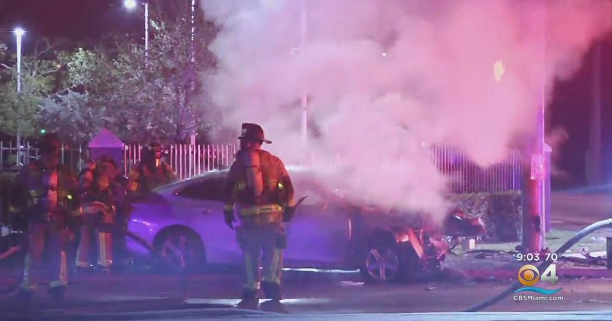 Miami-Dade detective, two some others hurt in Miami Gardens crash