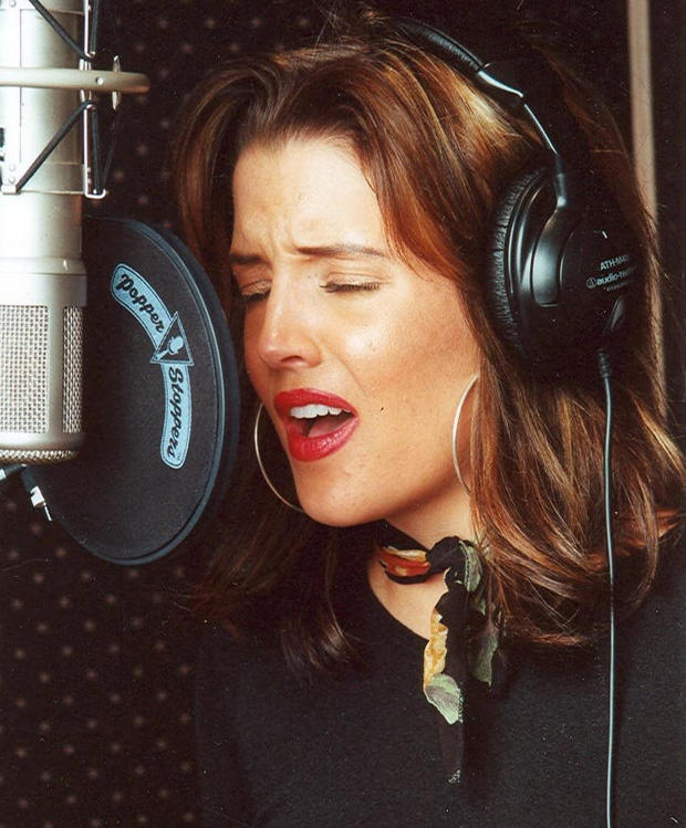 Lisa Marie Presley working on her debut album "To Whom It May Concern" 