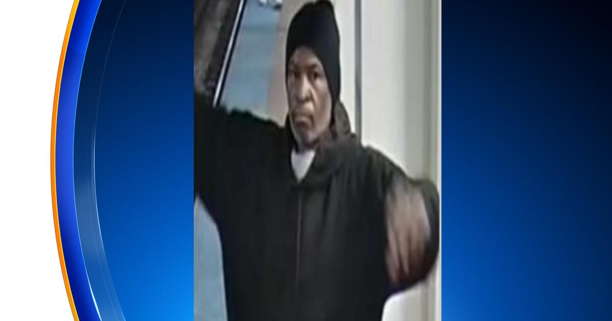 Police seeking to identify suspect in CTA Blue Line assault - CBS Chicago