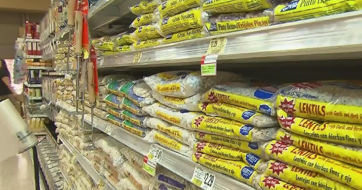 With SNAP benefits set to decrease, Chicago food pantries are preparing