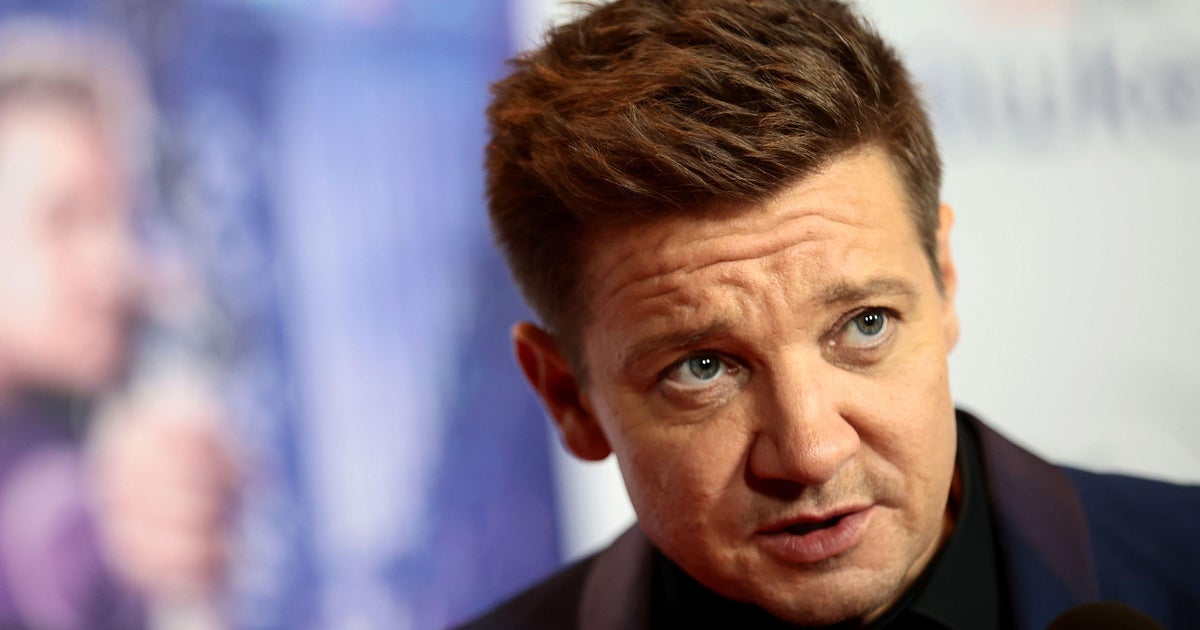 Jeremy Renner, still recovering from accident, thanks fans and promotes his new show