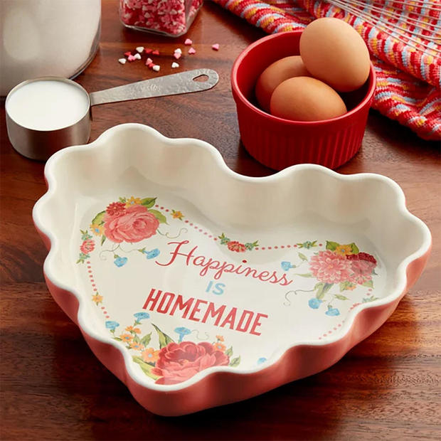 the-pioneer-woman-heart-baking-dish.jpg 