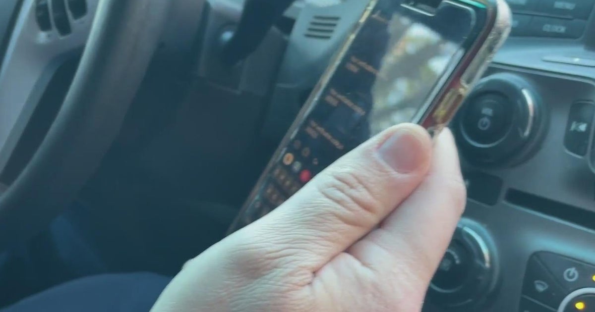 Proposed bill could ban drivers between 18 and 20 from using hands free devices