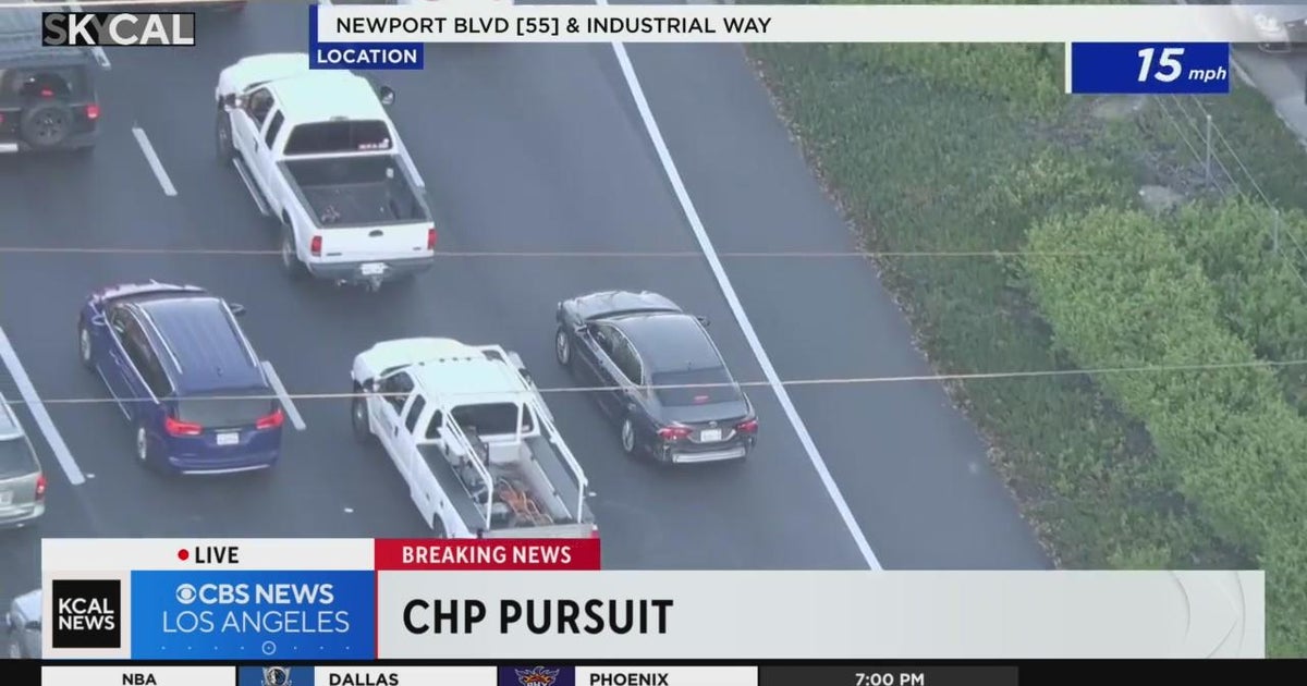 Pursuit suspect weaves through traffic - CBS Los Angeles
