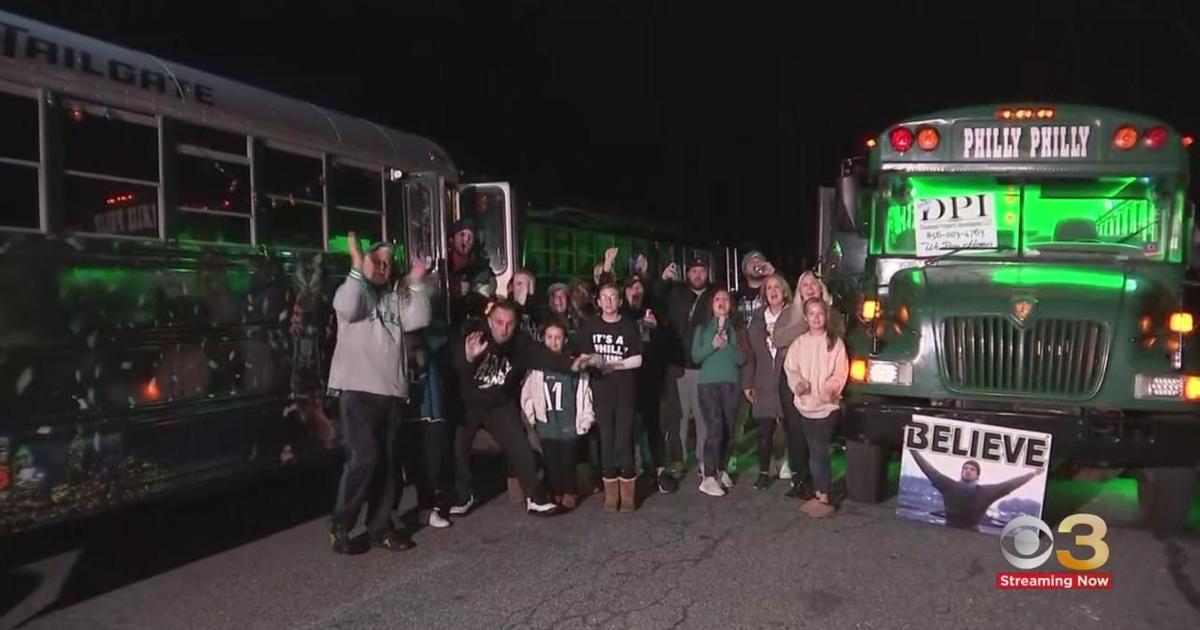 An awesome tailgate bus!  Philadelphia eagles, Philadelphia