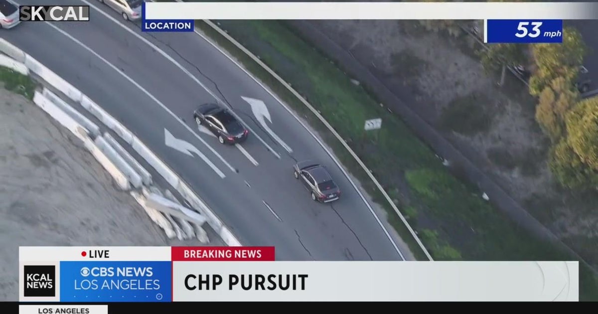 Pursuit began as a traffic violation - CBS Los Angeles