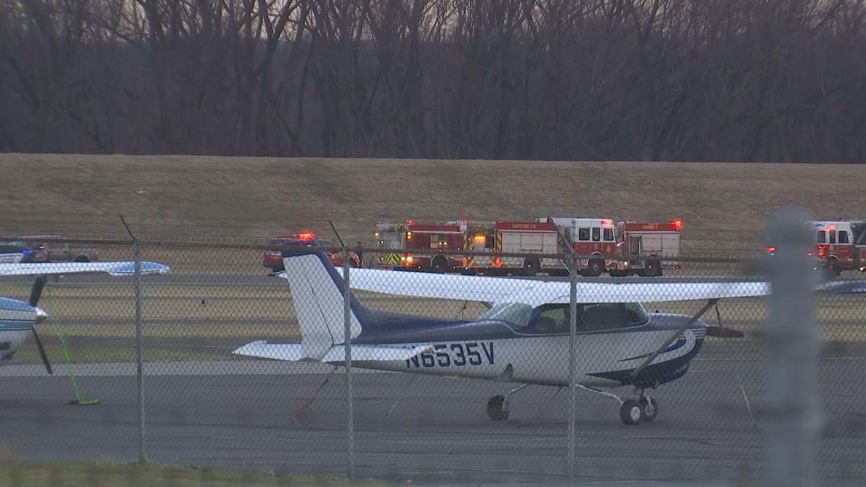Pilot injured in small plane crash at Hartford airport - CBS Boston