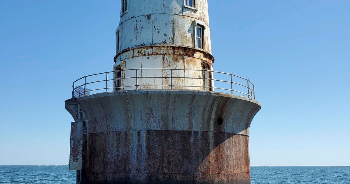 Big dreams: Painter decides to buy aging Maryland lighthouse