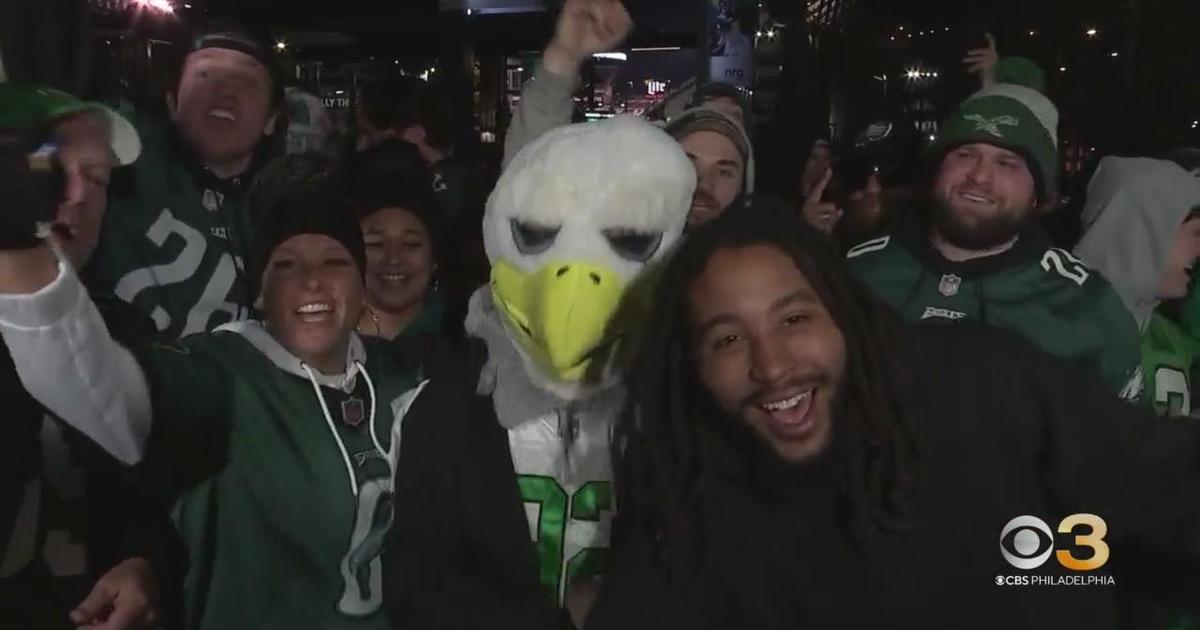 Eagles fans upset at Fanatics due to crooked Kelly Green merchandise - CBS  Philadelphia