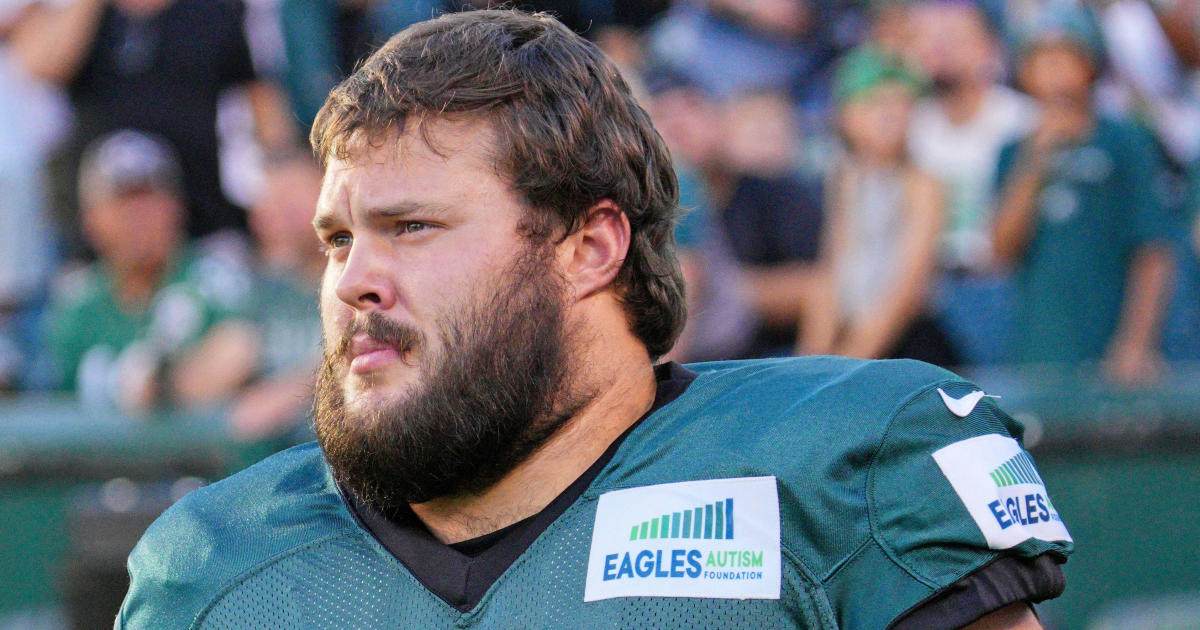 Eagles’ Josh Sills returns to active roster after Ohio rape and kidnapping acquittal