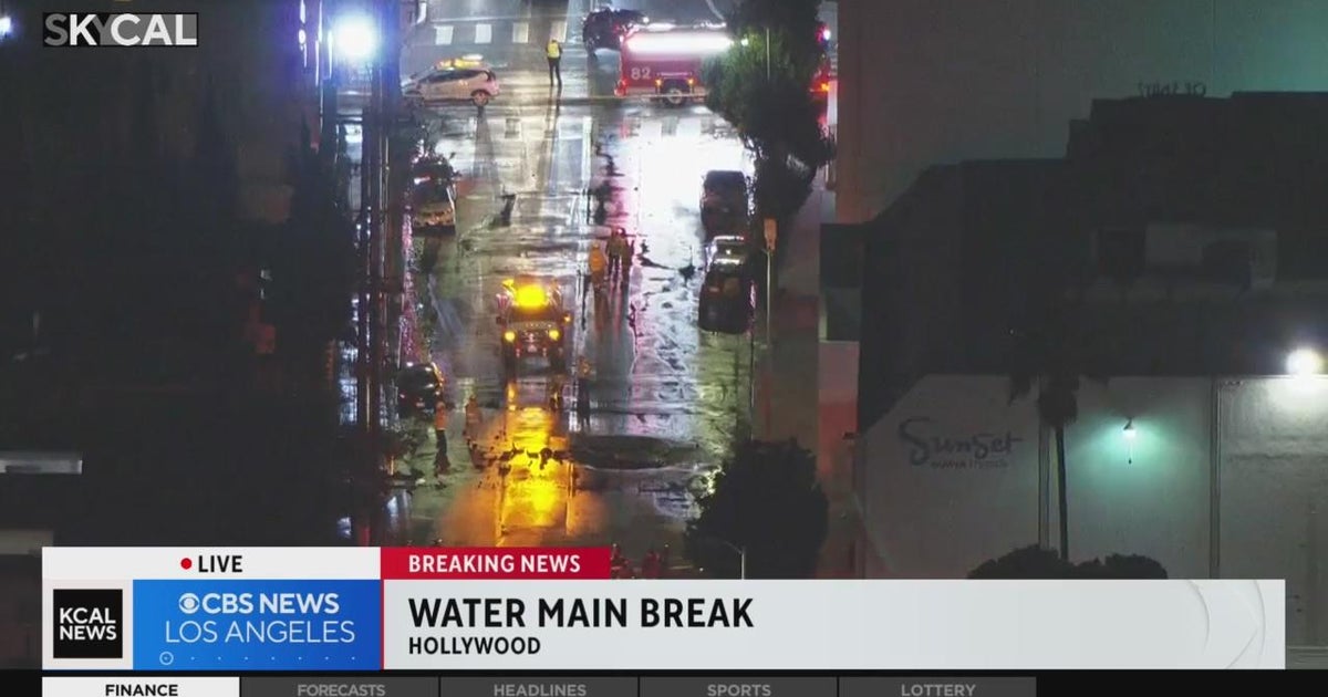 Water main break creates a sinkhole in Hollywood - CBS Los Angeles