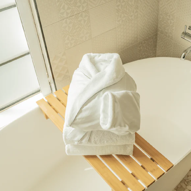 fluffco-hotel-robe.png