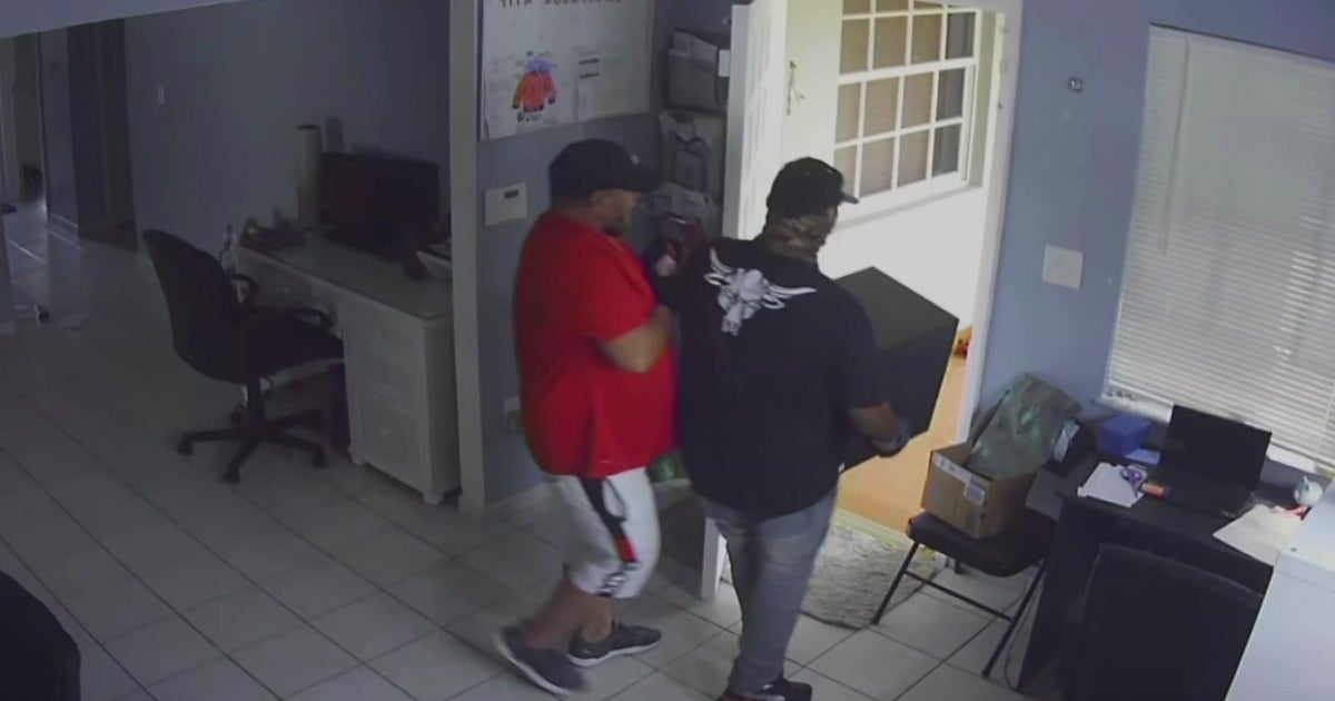 Miami Law enforcement: Adult males caught on video clip burglarizing household