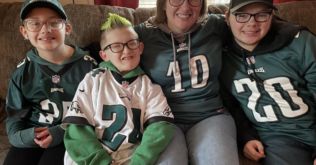 Eagles superfan Giovanni Hamilton bringing family to Super Bowl LVII ...