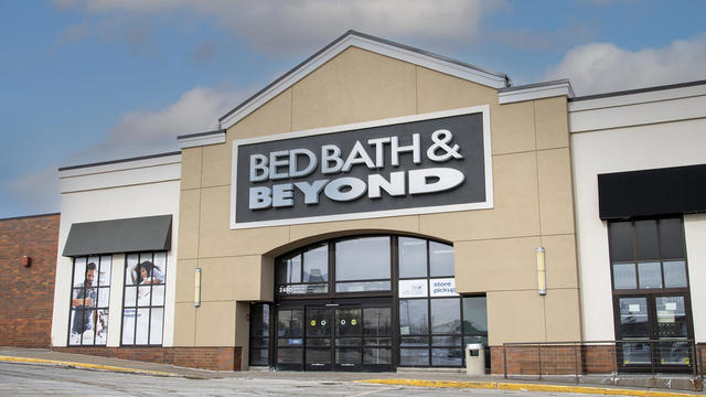 Roseville, Minnesota, Bed Bath & Beyond, an American chain retail store with operations in the United States, Canada, Mexico, and Puerto Rico. 