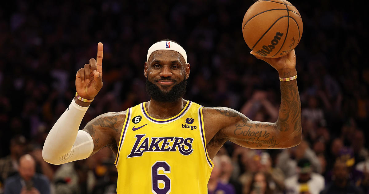LeBron James passes Wilt Chamberlain for third all-time in field goals made