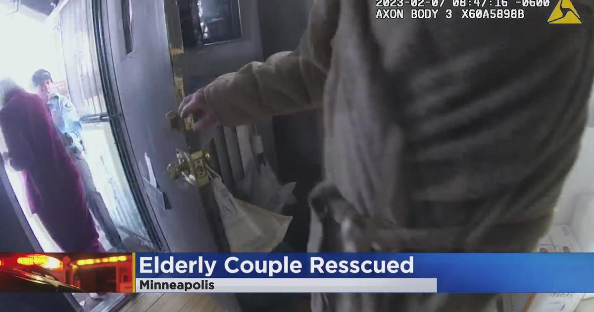 Officers rescue elderly couple from Minneapolis fire